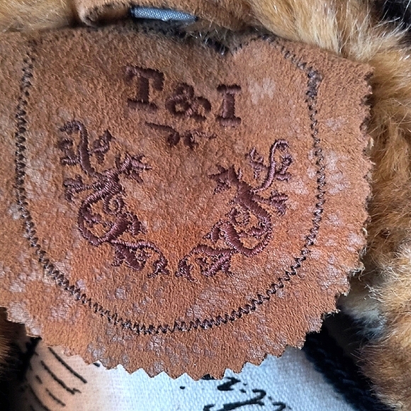 T & I Brown Faux Fur Trimmed Women's Coat. Size Small - Picture 3 of 9